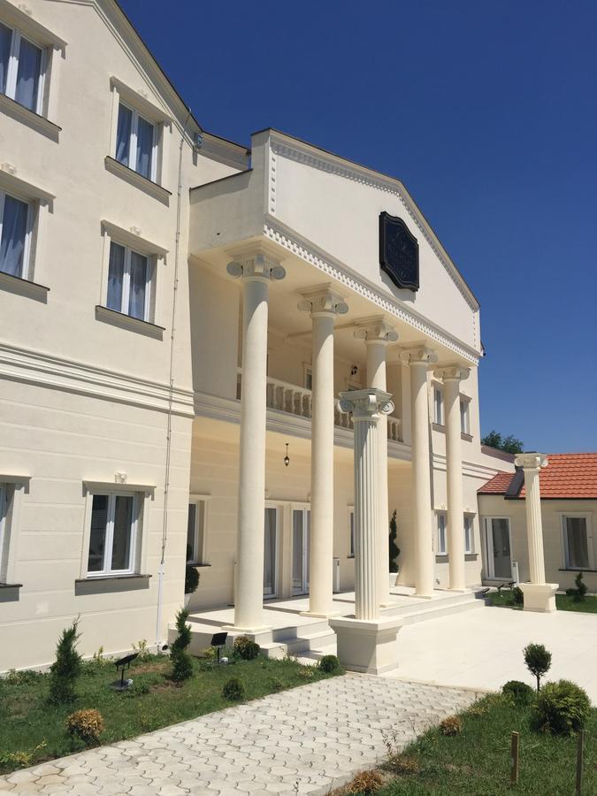 Villa Palace Novi Sad Buitenkant foto