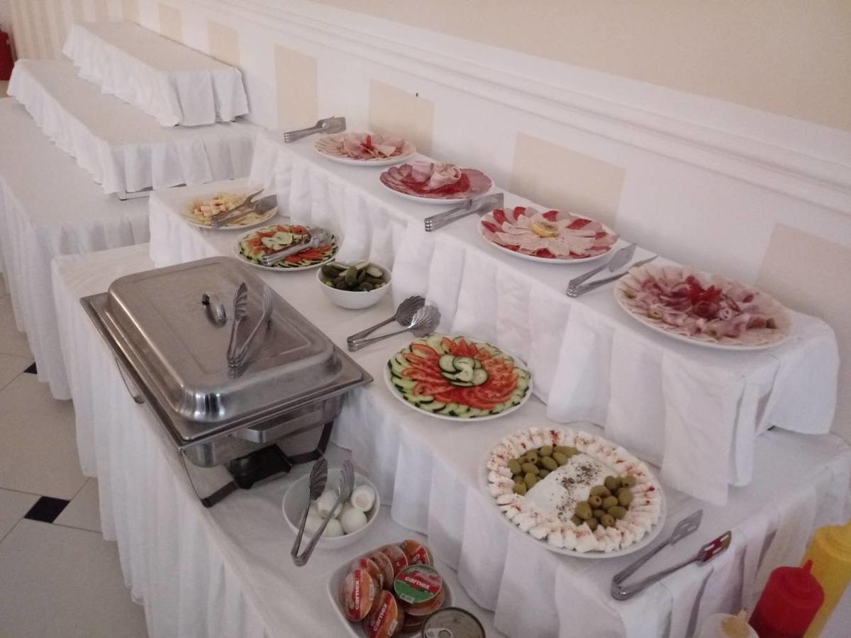 Villa Palace Novi Sad Buitenkant foto