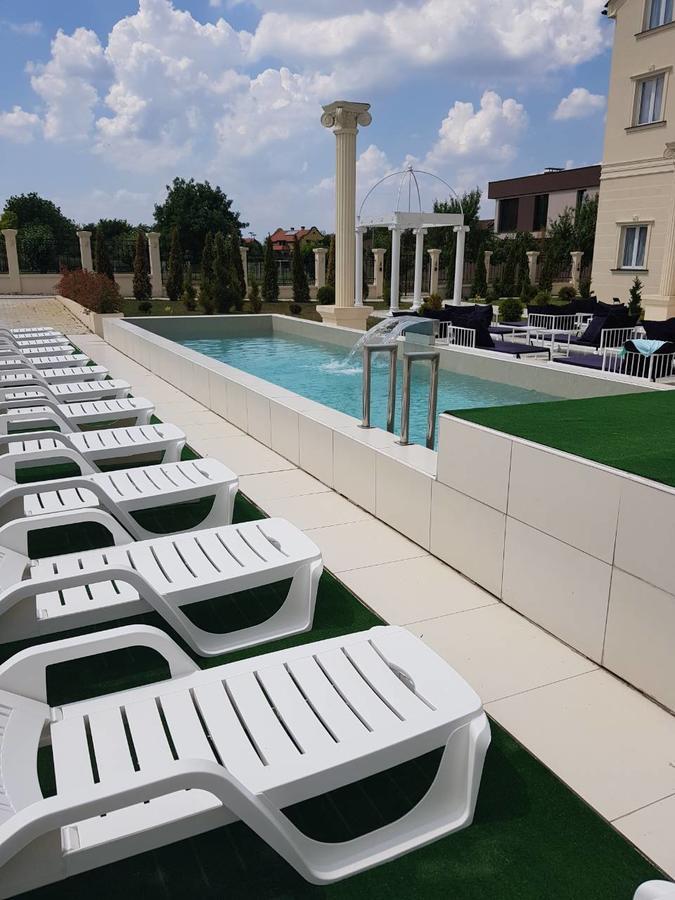 Villa Palace Novi Sad Buitenkant foto