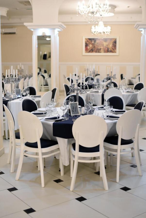 Villa Palace Novi Sad Buitenkant foto